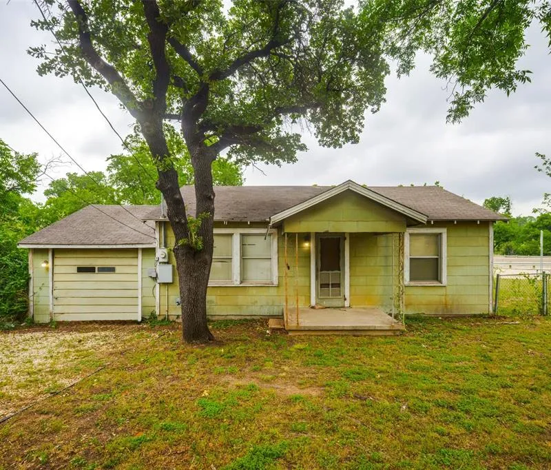 1202 Lindsey Street, Denton TX 76205