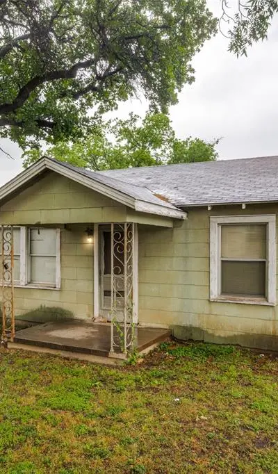 1202 Lindsey Street, Denton TX 76205 - Photo 3