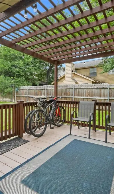 1463 Meadowood Village Drive, Fort Worth TX 76120