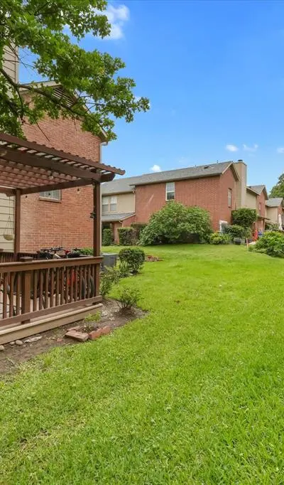 1463 Meadowood Village Drive, Fort Worth TX 76120 - Photo 3
