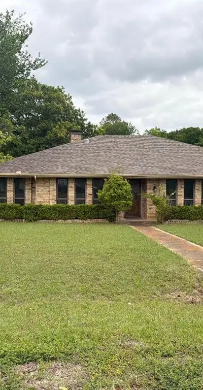 103 Red Bud Court, Oak Leaf TX 75154