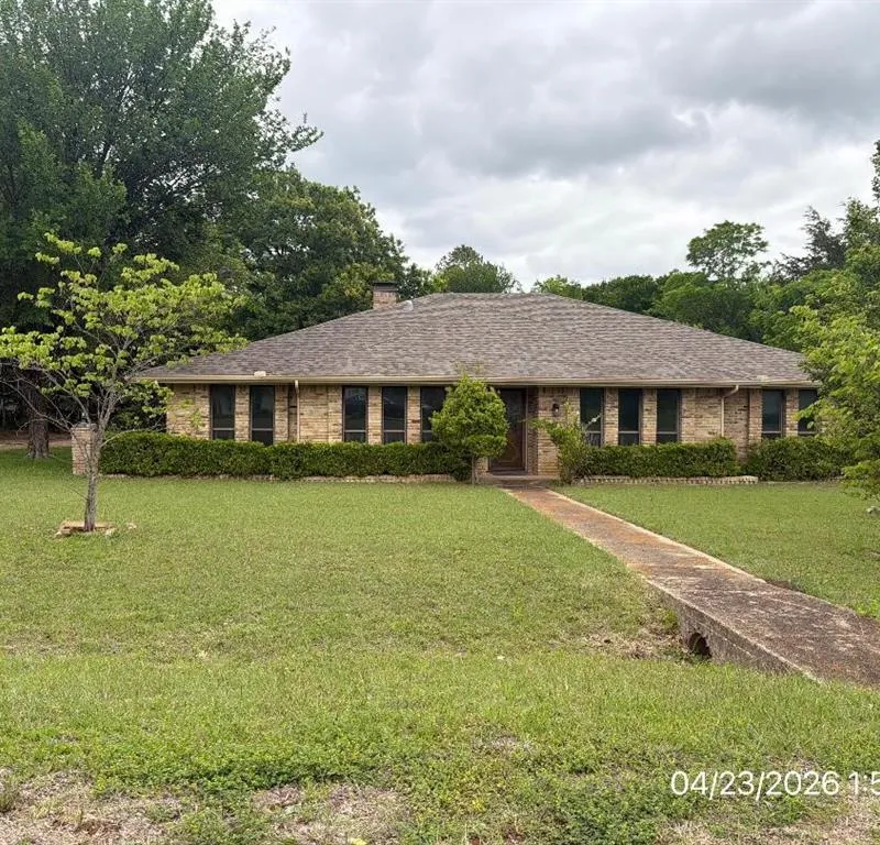 103 Red Bud Court, Oak Leaf TX 75154