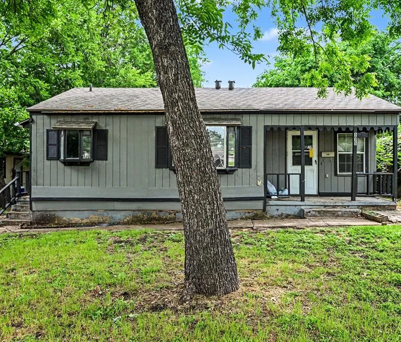 5025 N Langley Road, River Oaks TX 76114