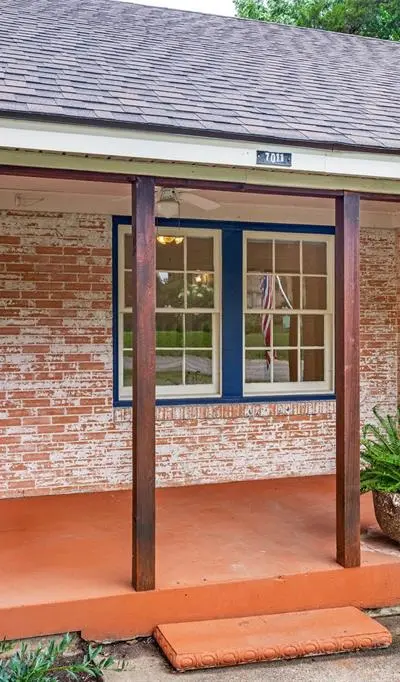 7011 Hammond Avenue, Dallas TX 75223 - Photo 2