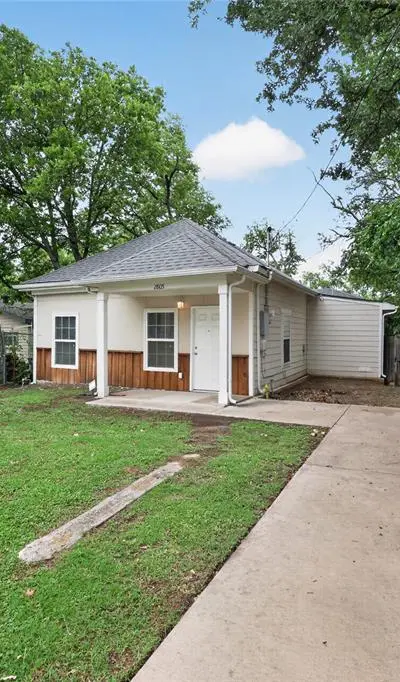 2805 Walker Street, Fort Worth TX 76105 - Photo 2