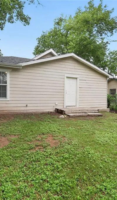 2805 Walker Street, Fort Worth TX 76105 - Photo 3