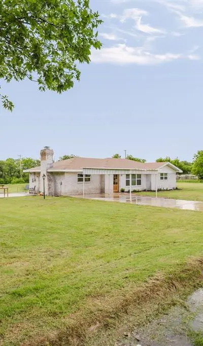 902 Fannin Street, Nocona TX 76255 - Photo 2