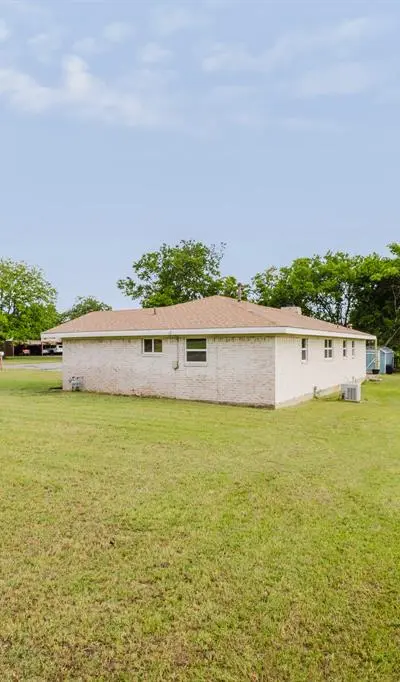 902 Fannin Street, Nocona TX 76255 - Photo 4