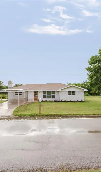 902 Fannin Street, Nocona TX 76255 - Photo 5
