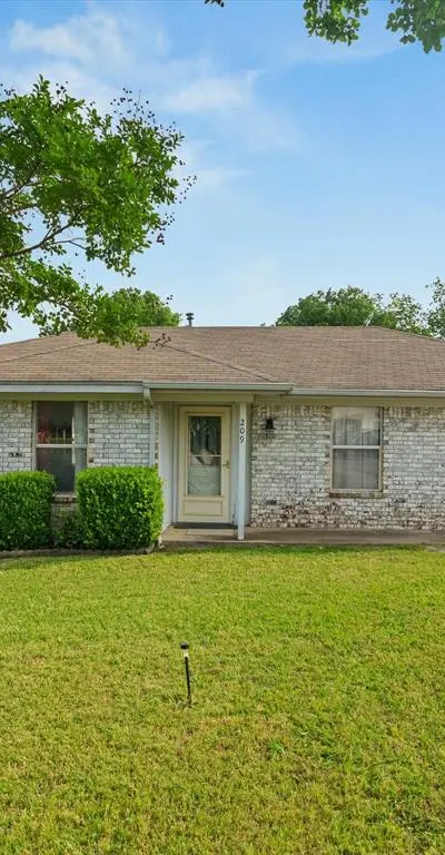 209 W Huffman Street, Krum TX 76249