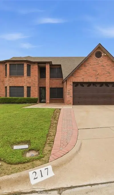 217 Sunset Oaks Drive, Fort Worth TX 76112 - Photo 2