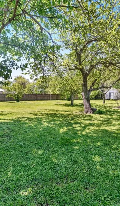 832 Cherry Street, Wolfe City TX 75496 - Photo 2