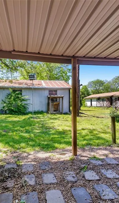 832 Cherry Street, Wolfe City TX 75496 - Photo 4