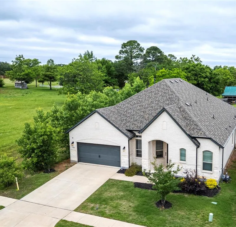 1237 Levee Lane, Kennedale TX 76060