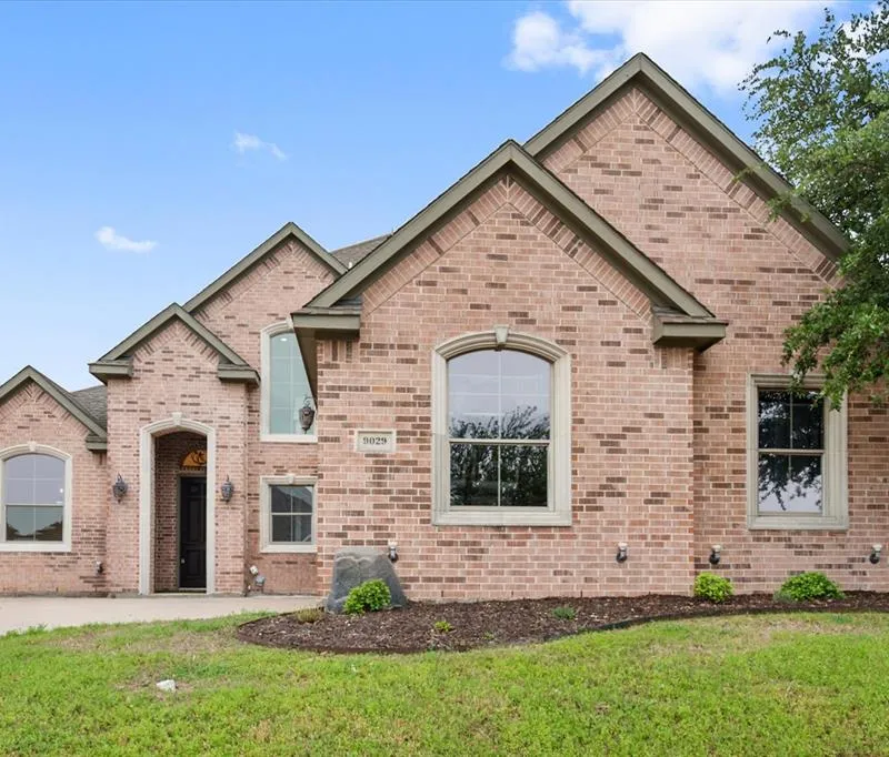 9029 Reata West Drive, Benbrook TX 76126