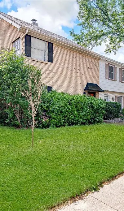 601 St Charles Drive, Arlington TX 76013 - Photo 2
