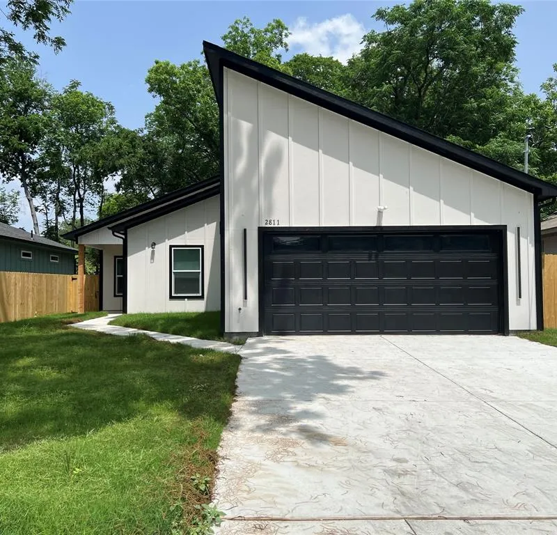 2811 Silkwood Street, Dallas TX 75215
