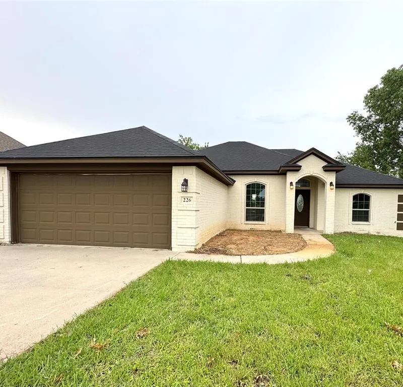 226 Lakeview Drive, Runaway Bay TX 76426