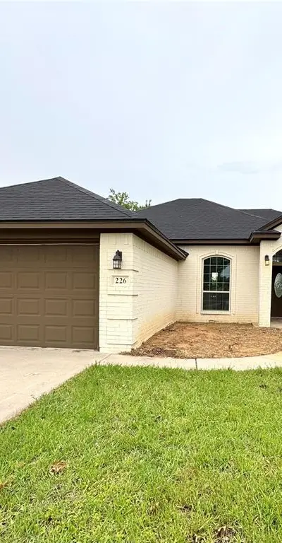 226 Lakeview Drive, Runaway Bay TX 76426