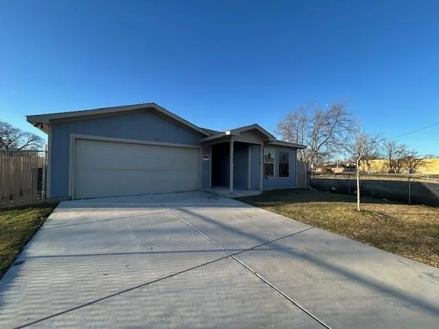 1208 E Daggett Avenue, Fort Worth TX 76104