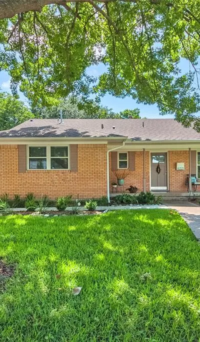 6221 Berryhill Street, Dallas TX 75231