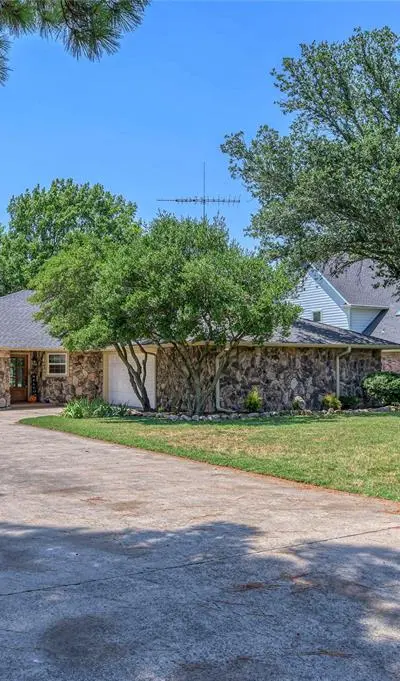 310 Navajo Trail, Gainesville TX 76240 - Photo 2