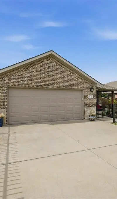 502 Pathfinder Street, Collinsville TX 76233 - Photo 2