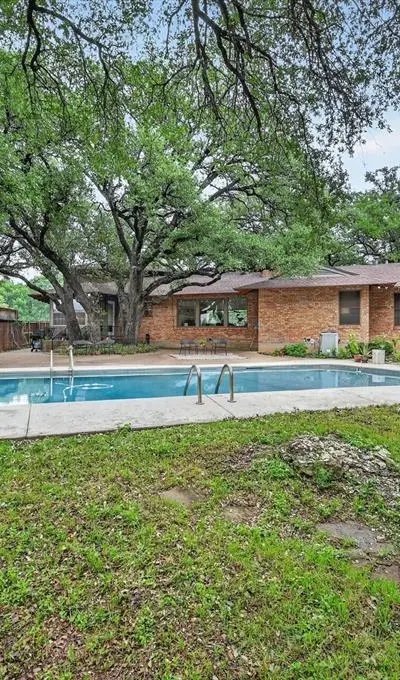 2039 W Lotus Avenue, Fort Worth TX 76111 - Photo 3