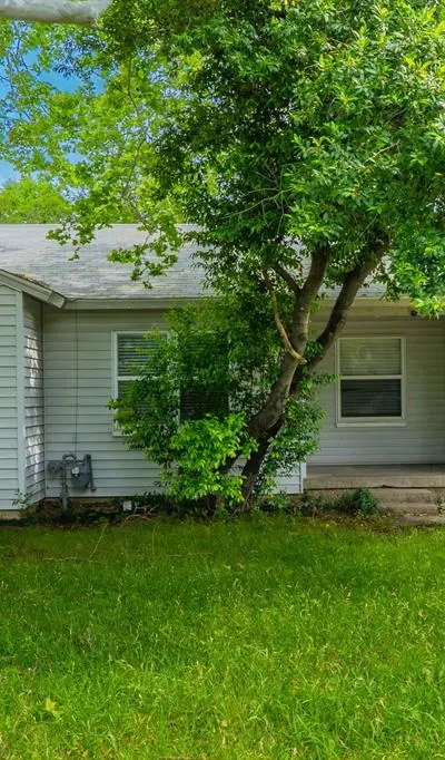 2526 Rolinda Drive, Dallas TX 75211