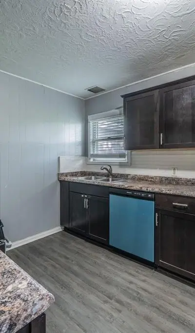 2526 Rolinda Drive, Dallas TX 75211 - Photo 4