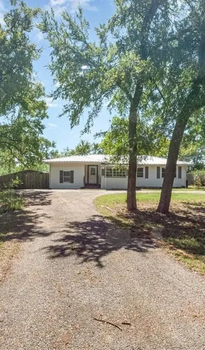 502 W Bells Boulevard, Bells TX 75414