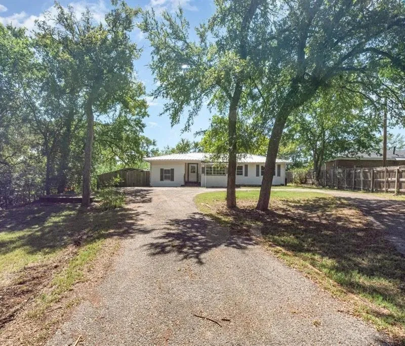 502 W Bells Boulevard, Bells TX 75414
