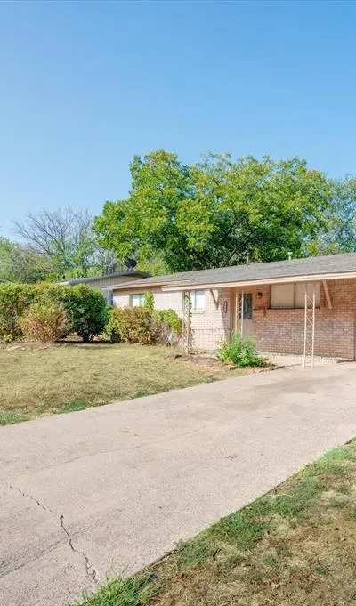 1902 Alan A Dale Road, Arlington TX 76013 - Photo 3