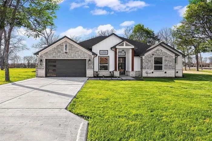 203 Saint Andrews Drive, Mabank TX 75156