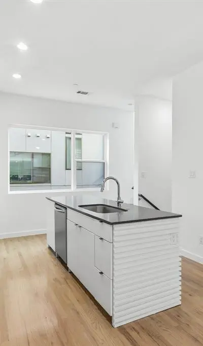 427 W 10TH Street # 502, Dallas TX 75208