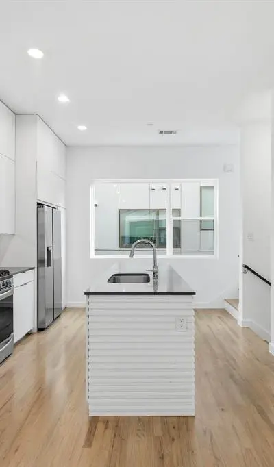 427 W 10TH Street # 502, Dallas TX 75208 - Photo 4