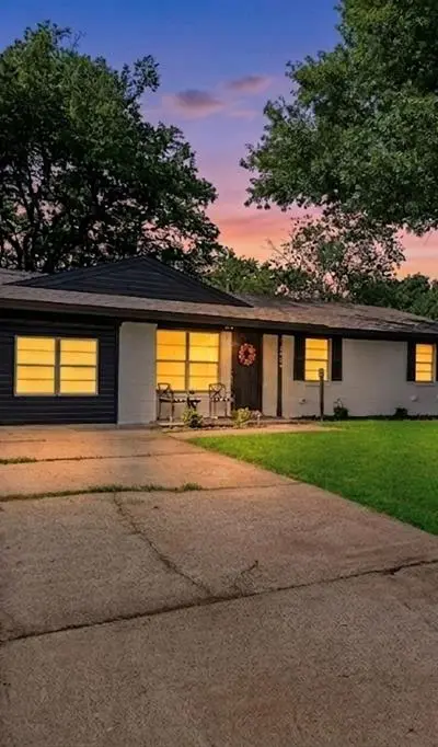 2725 Wesleyan Drive, Irving TX 75062 - Photo 2
