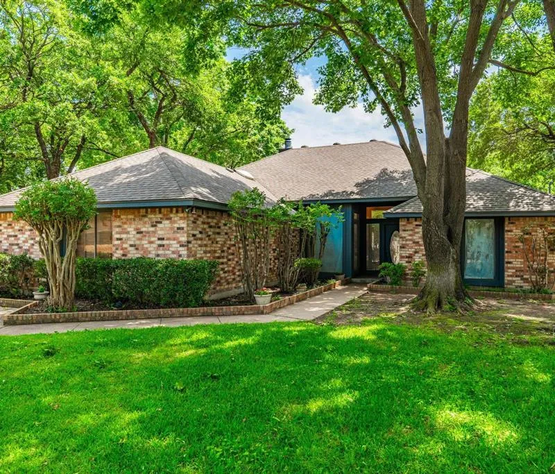 2401 Oak Shadow Court, Arlington TX 76017