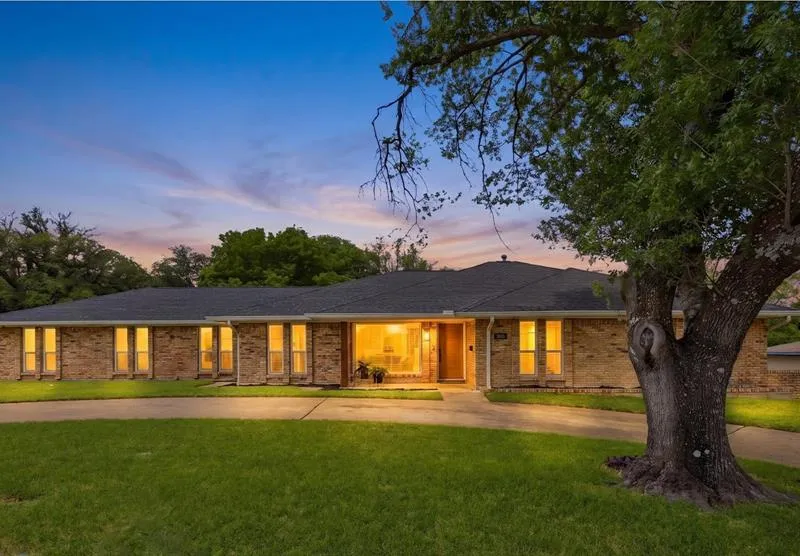 1909 W Red Bird Lane, Dallas TX 75232