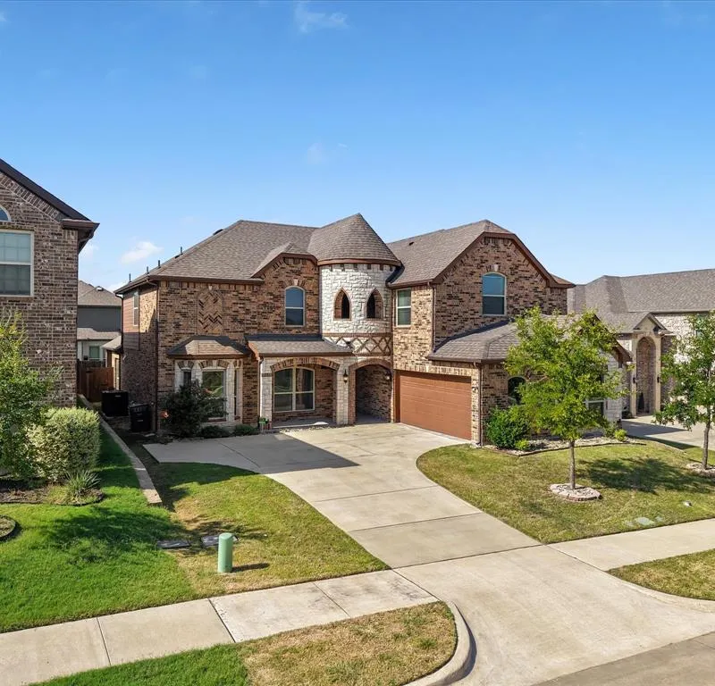 118 Red Pine Drive, Red Oak TX 75154
