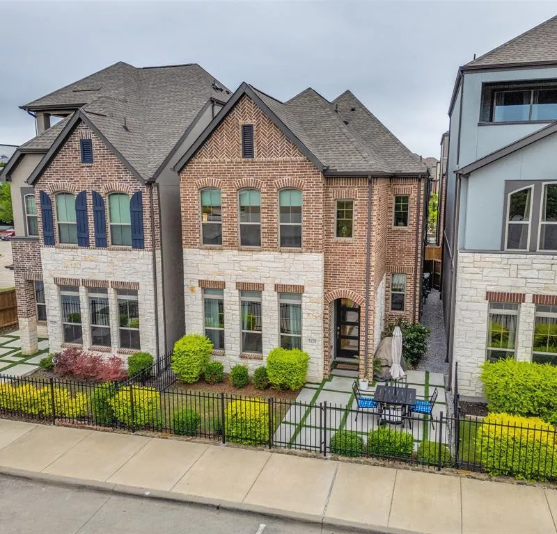 7129 Laurel Ridge, Dallas TX 75231