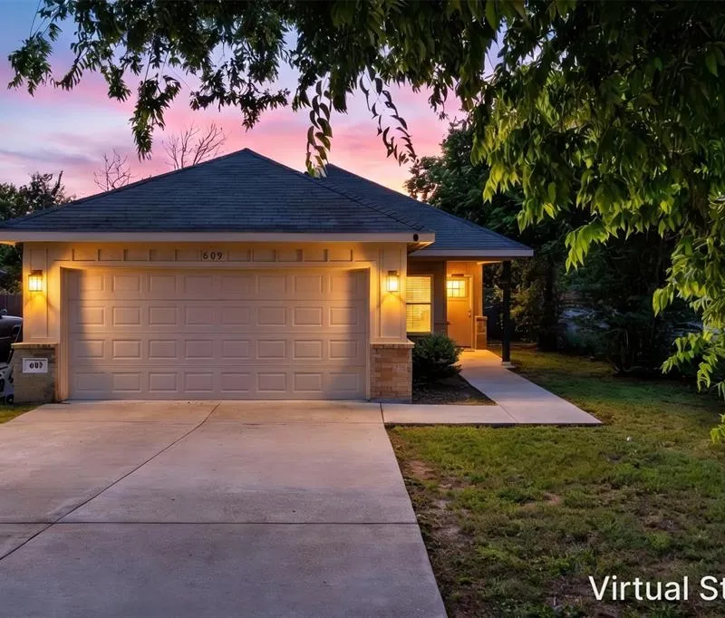 609 N Cummings Drive, Alvarado TX 76009