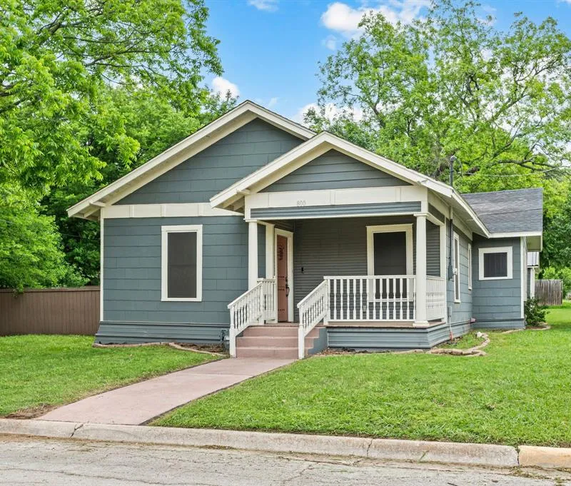 800 N Clements Street, Gainesville TX 76240