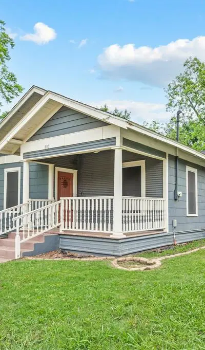 800 N Clements Street, Gainesville TX 76240 - Photo 2