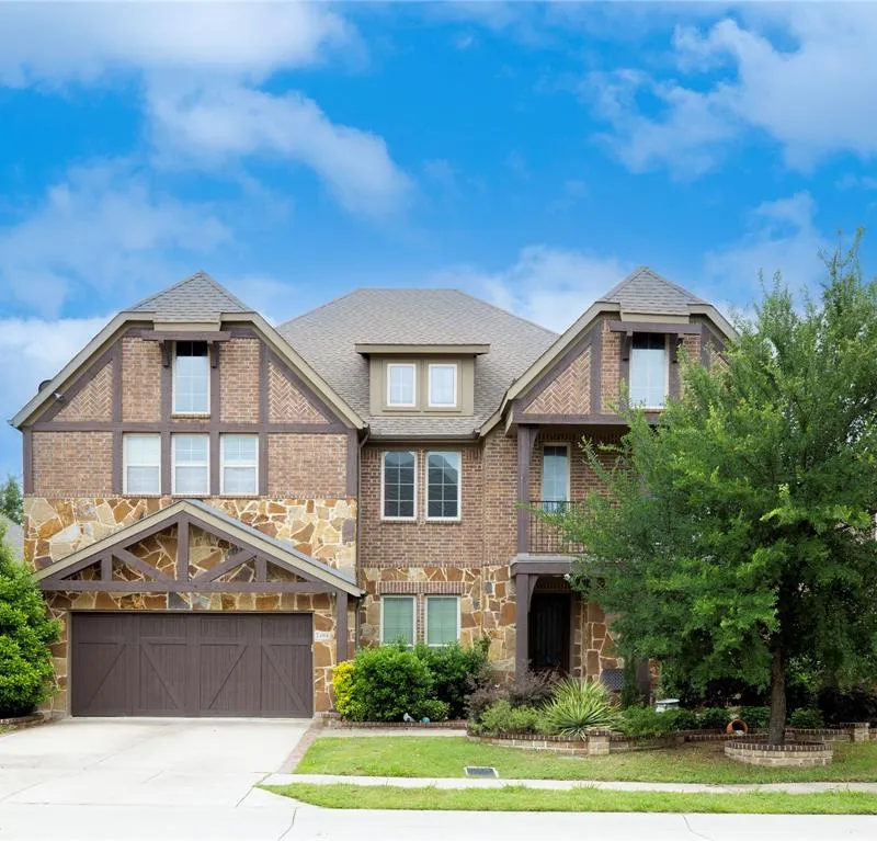 2404 Fountain Drive, Irving TX 75063