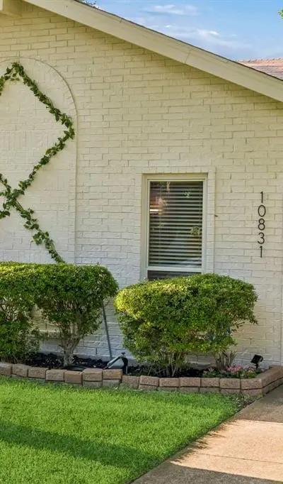 10831 Hayfield Drive, Dallas TX 75238 - Photo 2