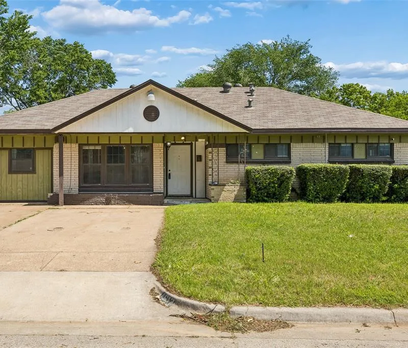 4613 Emerson Street, Fort Worth TX 76119