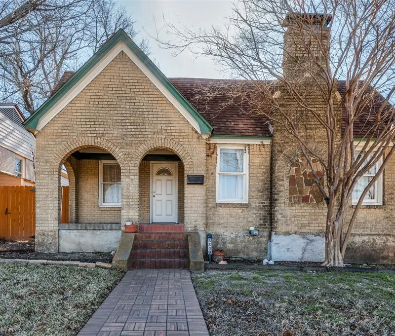 3340 Irwindell Boulevard, Dallas TX 75211
