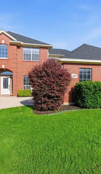 7000 Winthorp Drive, Arlington TX 76001 - Photo 2