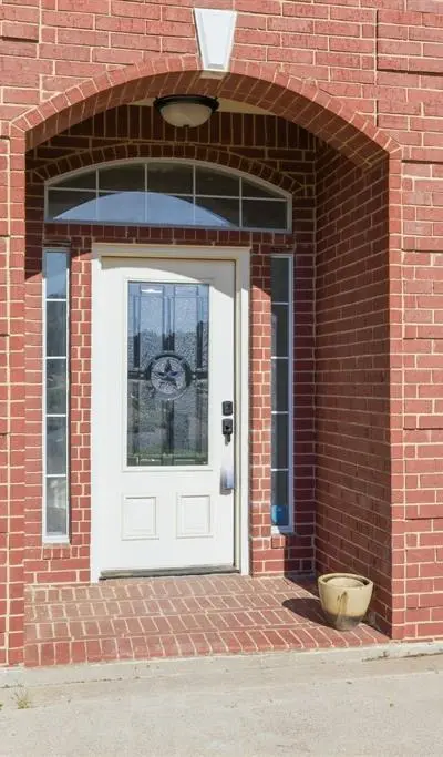 7000 Winthorp Drive, Arlington TX 76001 - Photo 3